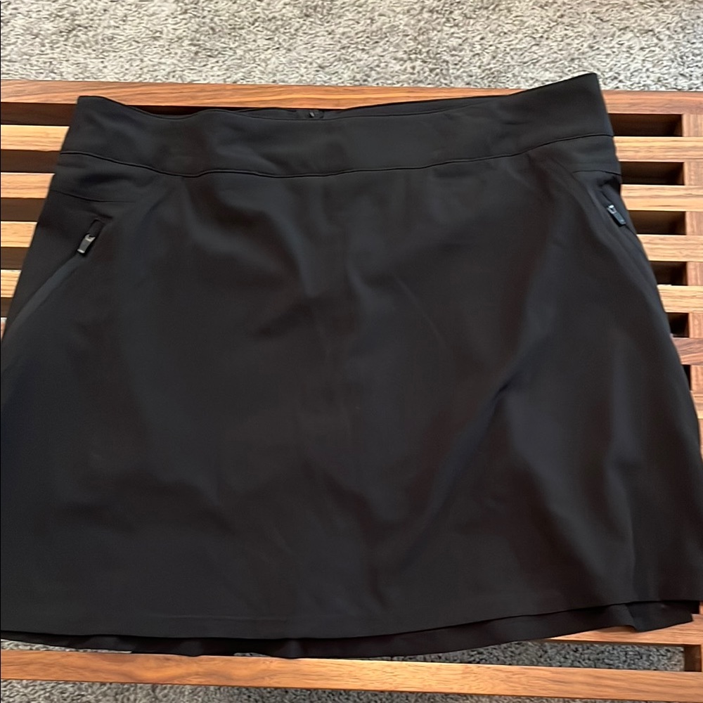 Black Athletic Skirt with Zipper Pockets Medium